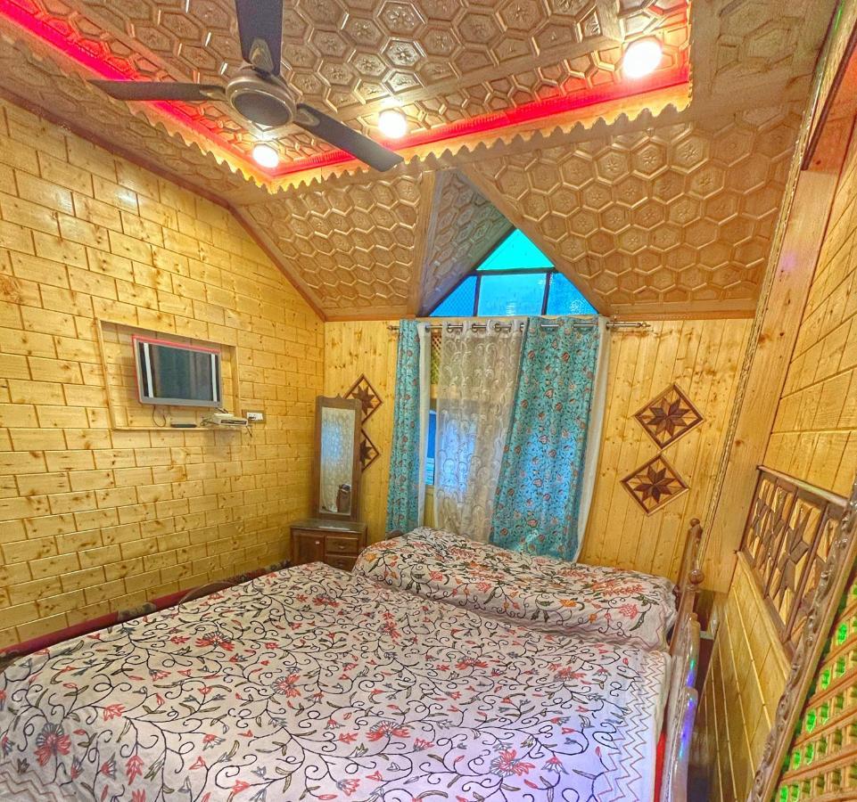 Отель Exotic Young Shreen Houseboat Сринагар Экстерьер фото