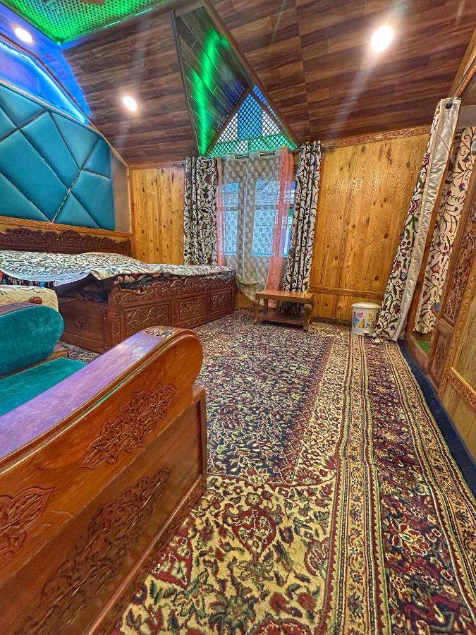 Отель Exotic Young Shreen Houseboat Сринагар Экстерьер фото